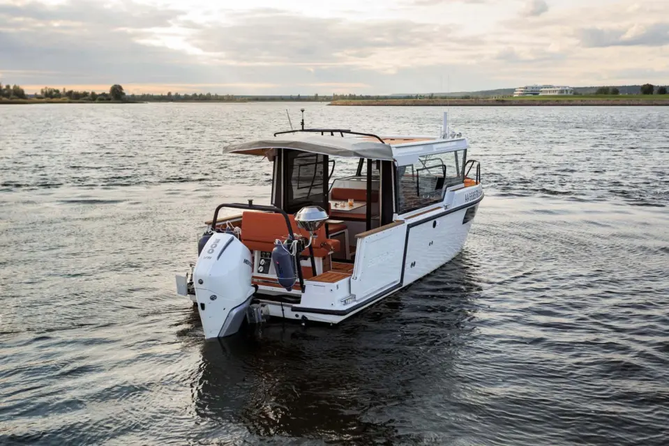 SEARENE 815 Crew Cabin yacht at anchor, rear quarter view