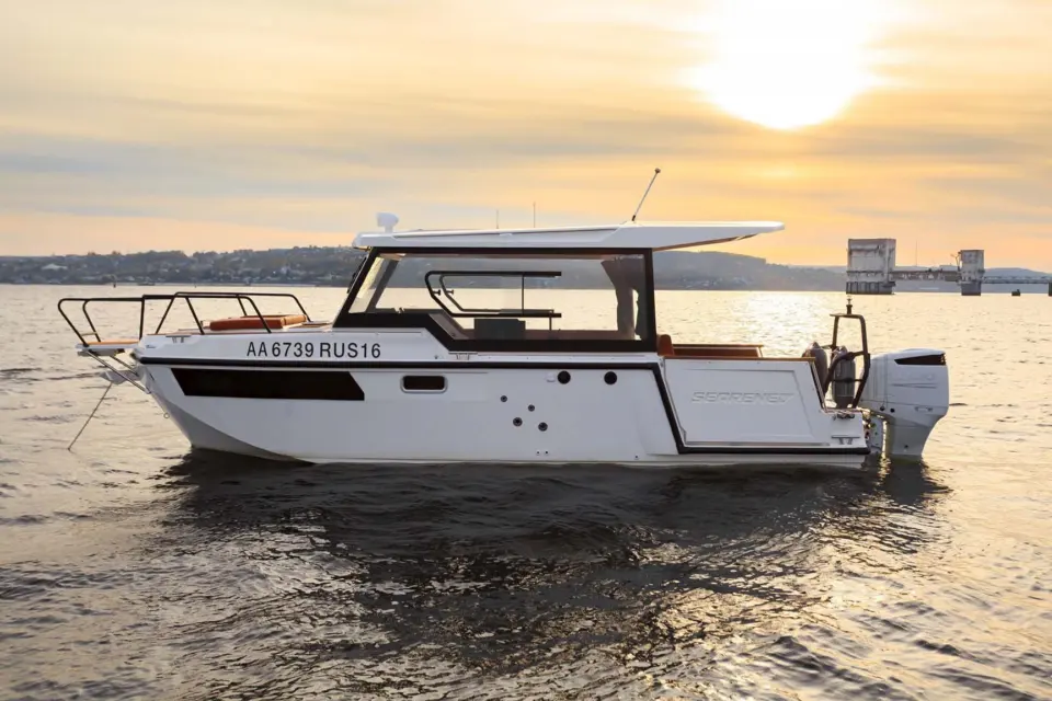 SEARENE 815 HardTop exterior, side view at sunset