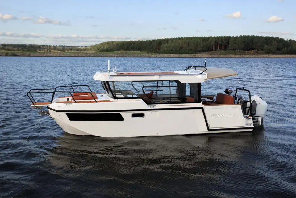 Side profile of the SEARENE 815 Crew Cabin yacht on the water