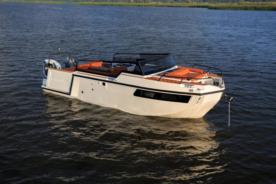 SEARENE 815 OPEN anchored at sunset